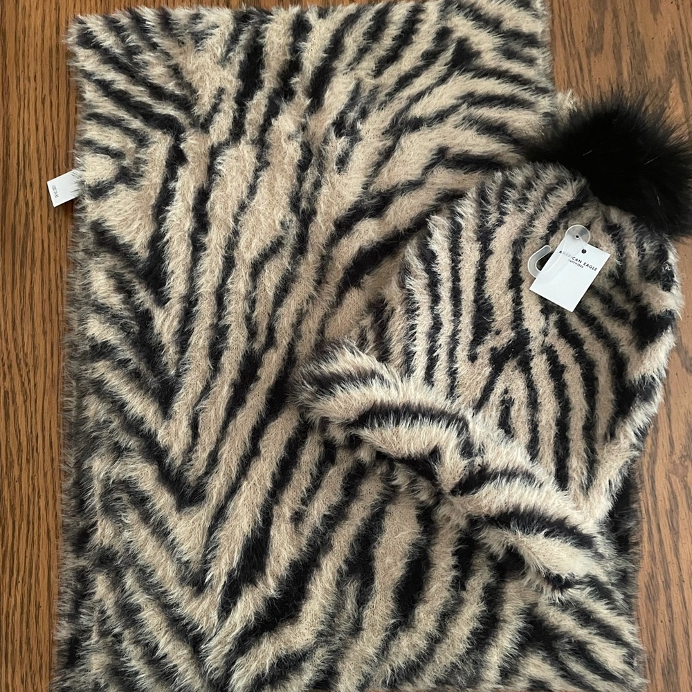 AE Tiger Pom Beanie and Scarf Set NWT